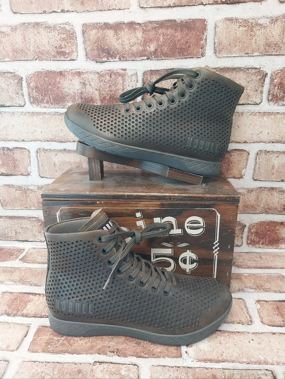 Pre-owned Nobull Leather Trainers
